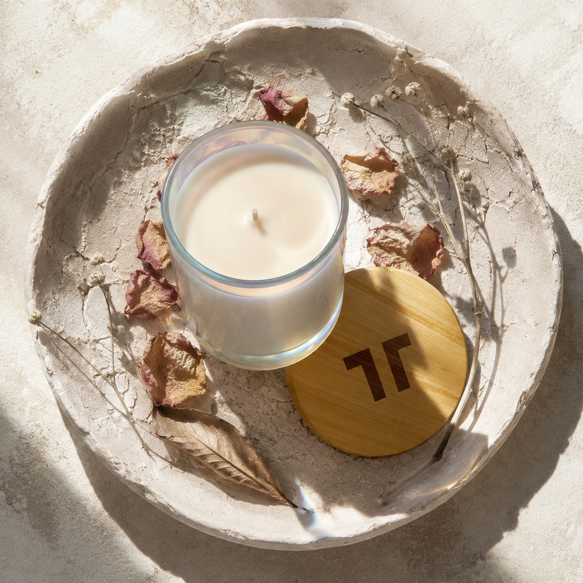 TenTen Cottesloe Rose 390g pearl glass candle with bamboo lid and dried rose petals